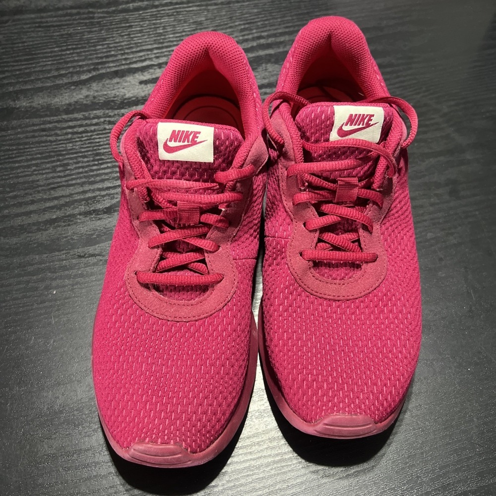 Women's‎ Nike Tanjum Training Running Shoes Size 9 Red, Maroon, Pink